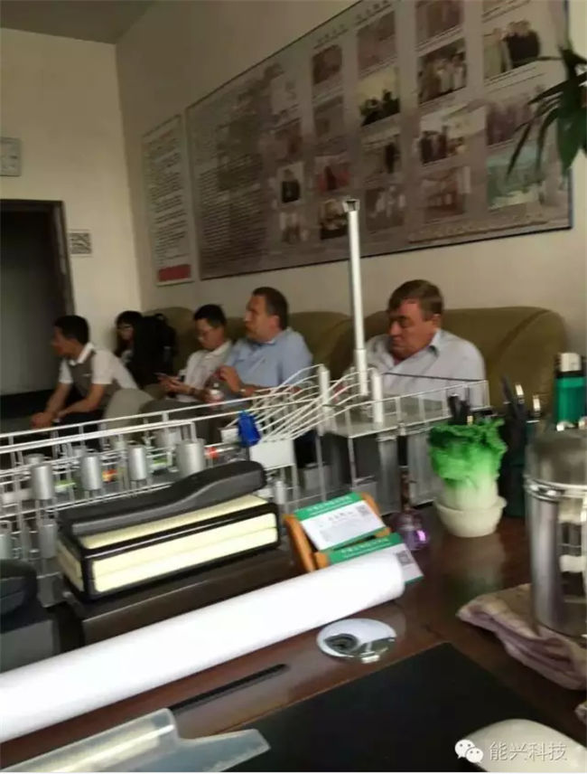 Angola customers came to Shenyang Nengxing Technology Co., Ltd. for investigating the plant operatio(图2)